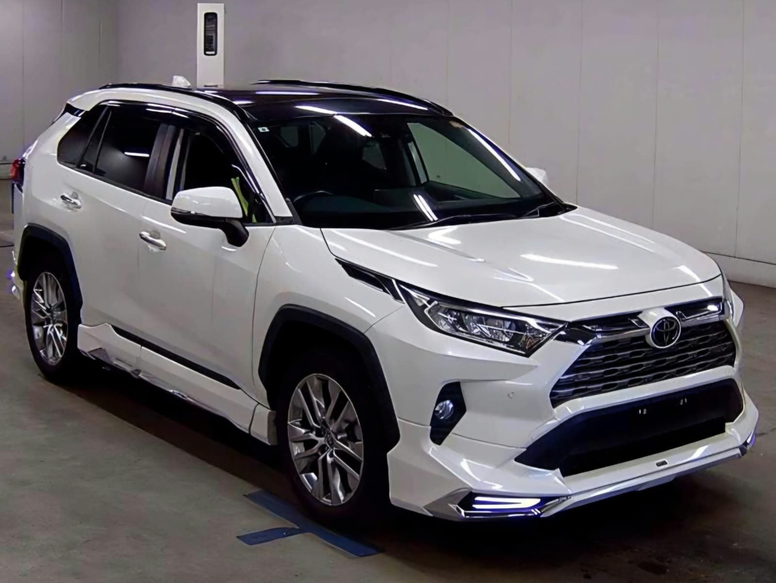 2020 Toyota Rav4, white