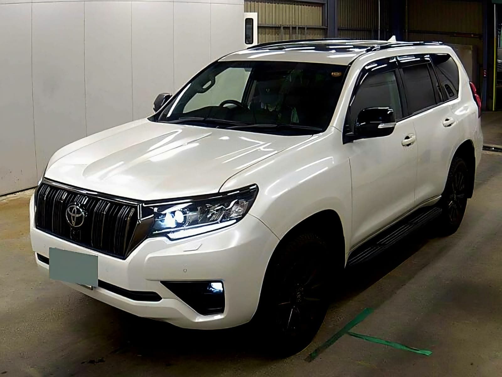 2020 Toyota Land Cruiser Prado, white